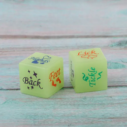 2 dés D6 brillants dans les ténèbres pour le jeu de base. image