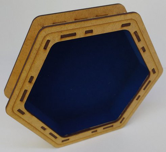 板游戏文本翻译成中文：蓝色带可拆卸盖子的高级骰盘 image
