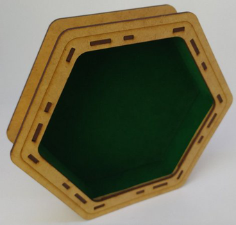 板游戏文本翻译成中文：绿色带可拆卸盖子的高级骰盘 image