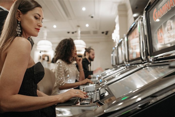 8 Beneficial Tips for Playing Slots Machine