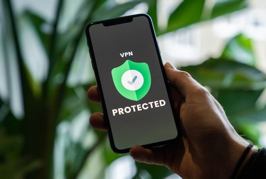 VPNs and iPhone Public Wi-Fi: Staying Safe While Accessing Public Wi-Fi