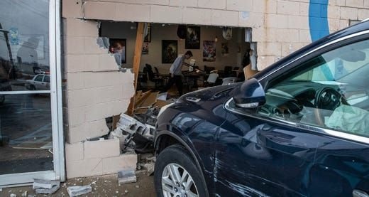 Evento de Magic nos EUA é cancelado: SUV invade quebrando parede de loja