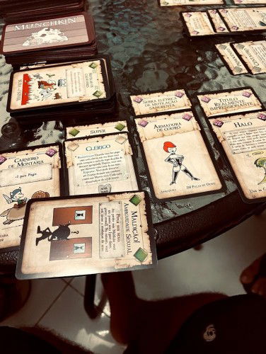 Conhecendo o jogo Munchkin: mate monstros, roube tesouros