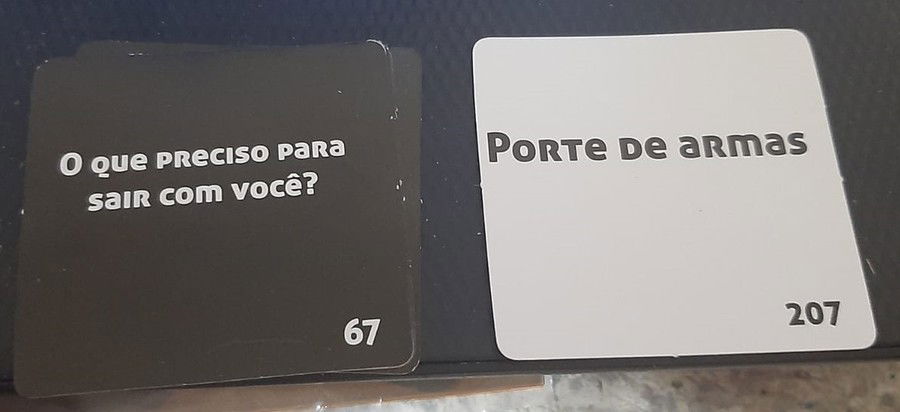 Review de Cartas Controversas: jogo de frases para lá de bizarras