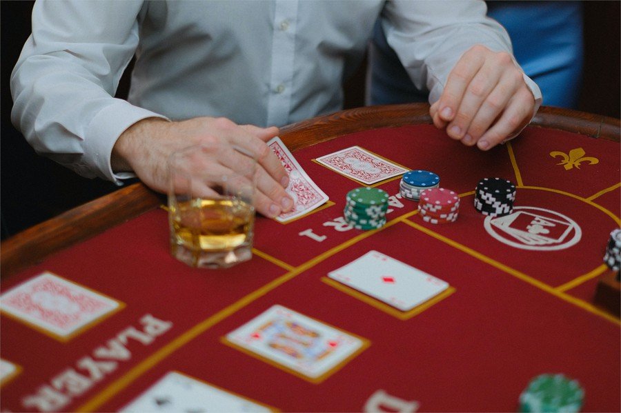 The most iconic casino card games you need to try this year