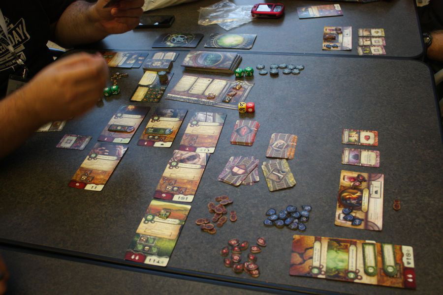 Jogando Elder Sign no modo solo