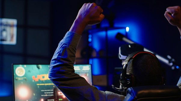 수익 구조의 근본 차이: 기술 게임과 하우스 게임의 대비