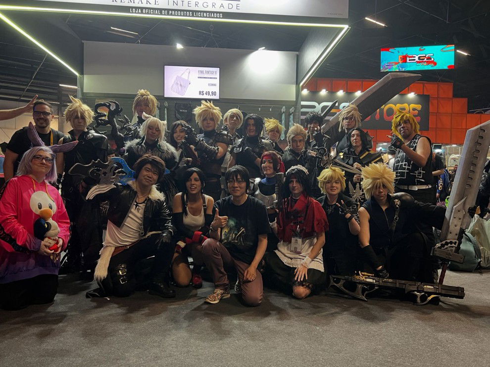 Naoki Hamaguchi se reúne com fãs e cosplayers de Final Fantasy na BGS 2025 / Imagem: Humberto Romeu
