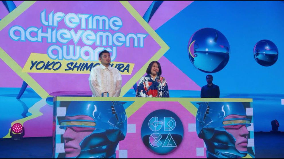 Yoko Shimomura recebendo o Game Developers Choice Lifetime Achievement Award
