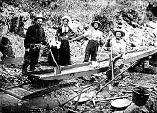 Mineradores trabalhando